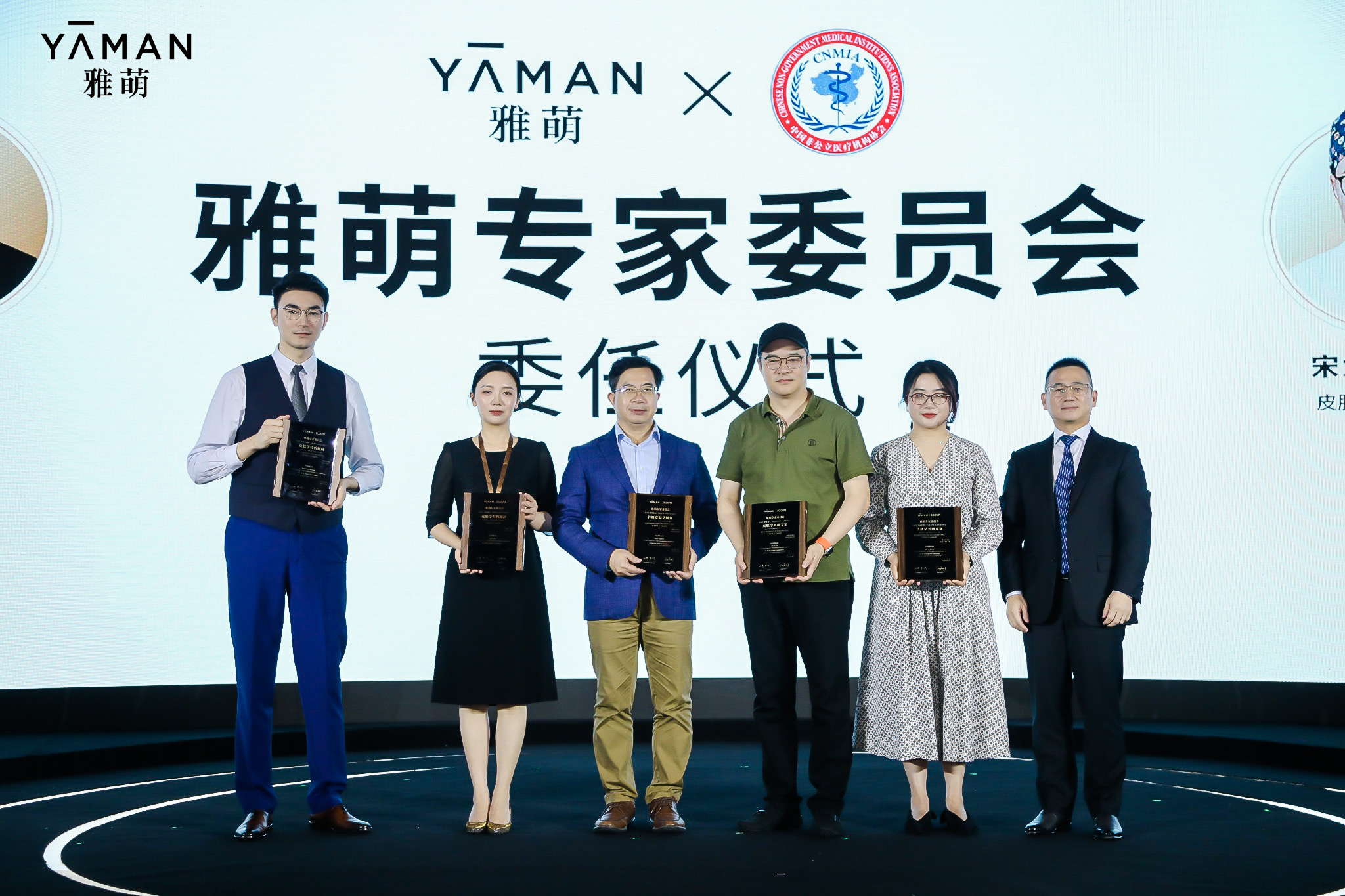 166435849518080.jpg 专家授牌.jpg